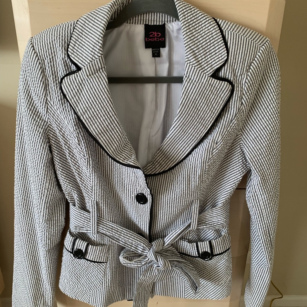 2b Bebe Seersucker Belted Jacket.  Size XS